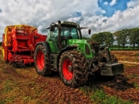 ZANIMLJIVA POSLOVNA PRIČA: Kupio čak 90 traktora, a nije poljoprivrednik...