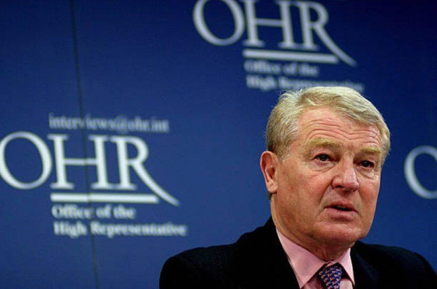 DVIJE DECENIJE PROŠLE SU VEĆ: Paddy Ashdown je na današnji dan smijenio zvaničnike RS-a, tada je i počeo Dodikov uspon | Slobodna Bosna