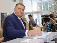 OBAVILI DUŽNOST PREMA VUČIĆU: Dodik i Stevandić glasali u Beogradu, odgovorili na prozivke