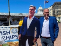 STOTINU SVJETLOSNIH GODINA ISPRED NAS: Prvi poslanik vještačke inteligencije u svijetu na izborima u V. Britaniji