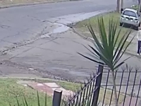 POTPUNO NEOČEKIVAN RASPLET: Pljačkaši napali ženu na ulici, ali ODMAH SU ZAŽALILI... (VIDEO)