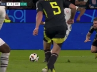 UTAKMICU NEĆE PO DOBROM PAMTITI: Od 42 hiljade navijača na stadionu, jedan je bio POSEBNO NESRETAN... (VIDEO)