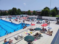 VRELI SARAJEVSKI DANI: Građani masovno pohrlili na bazen Dobrinja, iz JP Lokom mole korisnike... (FOTO)