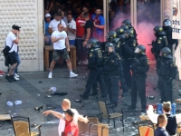 HAOS U MINHENU: Navijači Srbije napali policiju, letjele flaše i stolice... (FOTO, VIDEO)