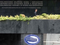 PROPAO JAVNI POZIV: Niko neće da pakuje MARAME I KRAVATE za Parlamentarnu skupštinu BiH