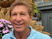 TAJ DIVNI ŽIVOTINJSKI SVIJET: Na putu ka jezeru 'opasna' kornjača zalutala, evo kako je zahvaljujući plemenitosti Jimmy Silbera sigurno došla do vode (VIDEO)