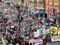 'KAKO SVJETSKI LIDERI OPRAVDAVAJU GLADOVANJE 2,3 MILIONA LJUDI':  Na protestima u Londonu zatražen prekid vatre u Gazi