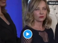 NIJE BILA BAŠ ODUŠEVLJENA: Pogledajte komičnu reakciju Giorgije Meloni nakon što joj je Macron poljubio ruku (VIDEO)
