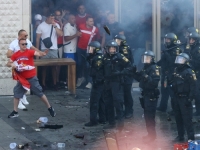 NEREDI U MINHENU: Najmanje devet policajaca povrijeđeno u sukobu sa navijačima Srbije