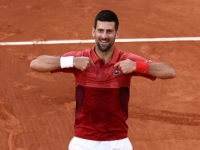 POMALO I IZNENAĐUJUĆA VIJEST: Đoković već trenira s reketom i sprema se za Wimbledon?