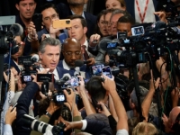 NAKON BIDENOVOG FIJASKA: Pola Amerike zaziva pomoć ovog čovjeka...