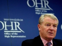 DVIJE DECENIJE PROŠLE SU VEĆ: Paddy Ashdown je na današnji dan smijenio zvaničnike RS-a, tada je i počeo Dodikov uspon