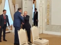 TRI POLJUPCA HOĆE DODIK, NEĆE JEDAN, NEĆE DVA: No Putinu se ta ideja nije svidjela (VIDEO)