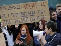 ALARMANTNO JE JOŠ ODAVNO, ZVONA ZA UZBUNU VEĆ DUGO ZVONE: 'BiH ne napuštaju samo mladi,već i kompanije'