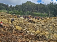 VLASTI PAPUA NOVE GVINEJE SAOPĆILE: Obustavljena potraga za oko 2.000 ljudi koje je zatrpalo ogromno klizište