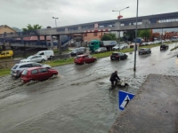 U BANJALUCI POTOP: Nevrijeme praćeno kišom i ledom, građanima pričinilo veliku štetu  (VIDEO)