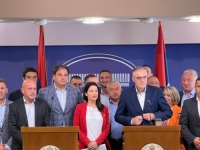 'BAVE SE SAMI SOBOM': Mogu li stranke opozicije ujedinjene izaći na crtu vlasti?