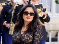 GLAMUROZNO MODNO RJEŠENJE: Salma Hayek u haljini koja naročito ističe gornji dio tijela za večeru s francuskim predsjednikom (FOTO)