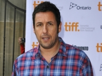 POSTOJE RAZNI NAČINI ZARADE: Kako je Adam Sandler uspio zaraditi 73 miliona dolara i postati najplaćeniji glumac?