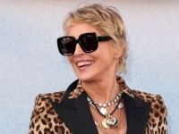 POMELA KONKURENCIJU: Sharon Stone na crvenom tepihu u izdanju koje pokazuje da ne igra po modnim pravilima (FOTO)
