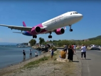 NIJE ZA ONE SLABOG SRCA: Pogledajte kako je avion turistima iz BiH proletio tik iznad glava (VIDEO)
