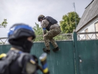 REPRIZA AZOVSTALA, ALI U OBRNUTIM ULOGAMA: 400 Rusa zarobljeno u tvornici, izlaze u grupama i predaju se!