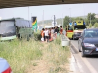 SVEMU JE KUMOVAO UMOR: Ukrajinski autobus probio ogradu i sletio s ceste u Kaštelima