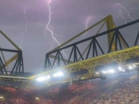 NEZAPAMĆENE SCENE NA EURU: Utakmica je prekinuta, sijevalo i grmilo iznad Signal Iduna Parka, igrači pobjegli u svlačionice (FOTO, VIDEO)