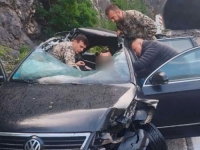 HUMANI ČIN PRIPADNIKA OS BiH: Pružili prvu pomoć vozaču povrijeđenom u nesreći u Salakovcu
