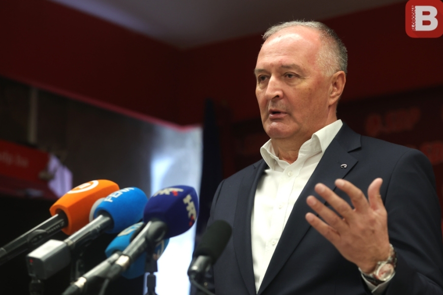 ZUKAN HELEZ UZBURKAO DUHOVE: ‘Nikada više stevandići neće moći voziti nezaštićenu sirotinju u svom kombiju u Banjoj Luci! Nikada više Vučić neće snajperom pucati na Sarajevo…’