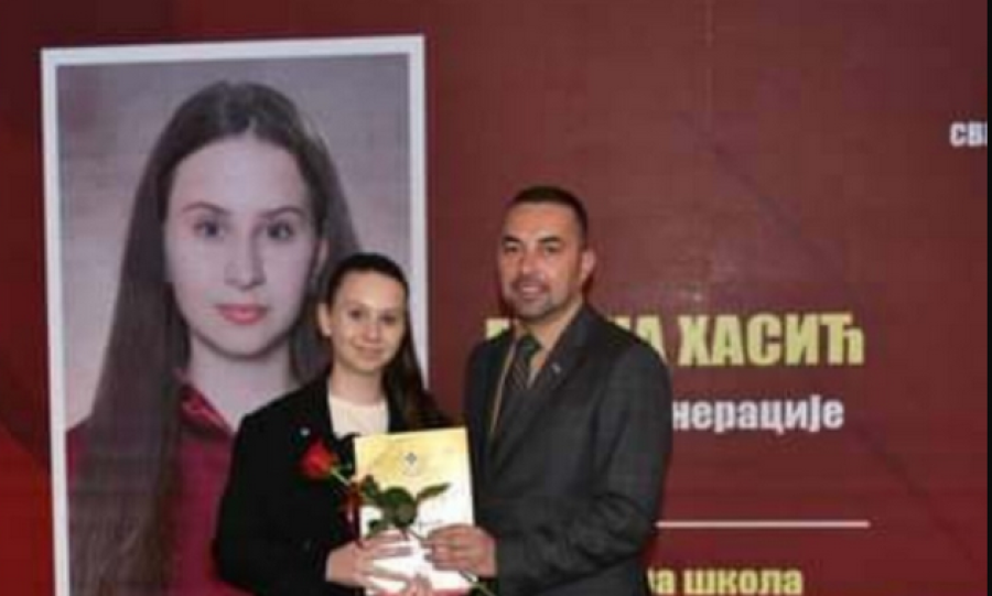 Prošle godine, direktorica Mevlida Dervišefendić kaznila je Eminu i još pet djevojčica zbog odsustva iz škole na Dan nezavisnosti BiH