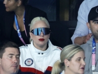 VRHUNSKA ZANIMACIJA U PARIZU: Lady Gaga premijerno otpjevala dio pjesme koja će se... (VIDEO)