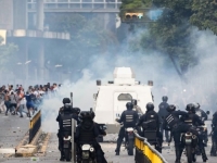 PROTESTI U VENECUELI NAKON REIZBORA MADURA: Ministar odbrane potvrdio 'apsolutnu odanost' oružanih snaga...