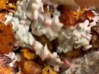 MOŽE KAO PRILOG ILI KOMPLETAN OBROK: Među raznim verzijama krompir salata, ova će vam se sigurno dopasti