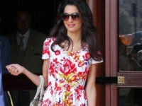 A VRLO SU JEFTINE: Amal Clooney u najpopularnijim patikama sezone