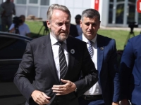 BAKIR IZETBEGOVIĆ U SREBRENICI: 'Teško je ljudima koji ovdje žive, a i dalje su pod vlašću onih koji su počinili i negiraju genocid'