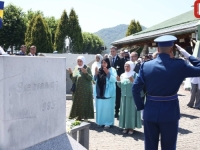 NAKON KOMEMORACIJE U POTOČARIMA: Uslijedilo je polaganje cvijeća u Memorijalnom kompleksu (FOTO)