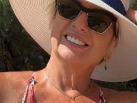 SVE SE VIDI: Danijela Dvornik osvanula u minijaturnom kupaćem kostimu, fanovi oduševljeni...