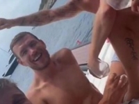 DA LI JE OVO NAJAVA TRANSFERA: Edin Džeko snimljen kako pjeva pjesmu Hajduka uz čašu vina (VIDEO)