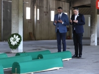 'SB' U SREBRENICI: Denis Bećirović odao počast žrtvama genocida (FOTO)