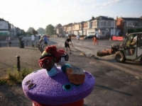 NAKON NAGAĐANJA NA DRUŠTVENIM MREŽAMA: U Engleskoj kamenovali džamiju dan nakon ubistva tri djevojke