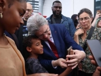 UJEDINJENI ZA POBJEDU: Francuzi na ulicama slave žestoki poraz desničara Marine Le Pen