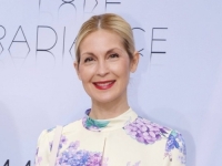 LASKAV KROJ: Savršena cvjetna haljina koja Kelly Rutherford luksuza baš dobro pristaje (FOTO)