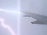 DRAMA U ZRAKU: Munja pogodila avion iznad Velike Britanije (VIDEO)