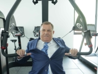 DAO JE SVE OD SEBE: Dodik se dohvatio sprava za vježbanje