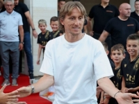 BLAŽ SLIŠKOVIĆ ODUŠEVLJEN: U prepunoj Kosači premijerno prikazan film o Zrinjskom (FOTO)