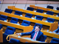 ŽUNIĆ, MAZALICA I JOŠ PONEKO; SALA NSRS-a SKORO PRAZNA: Ovako je oko 18 sati izgledala lijeva strana na kojoj sjede...