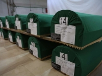 HASIB, ĆAMIL, MEHMED, SABRIJA...: Tužna kolona prema Potočarima, sve spremno za ispraćaj tabuta...