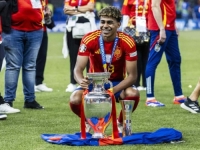 NEVJEROVATNA ŽIVOTNA PRIČA HEROJA EURA: Otac zidar i majka konobarica teškom mukom se dokopali Španije, uslijedio je razvod a onda se dogodilo ČUDO!