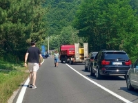 SAMO BROJIMO UDESE: Težak sudar kamiona i putničkog motornog vozila kod Sarajeva
